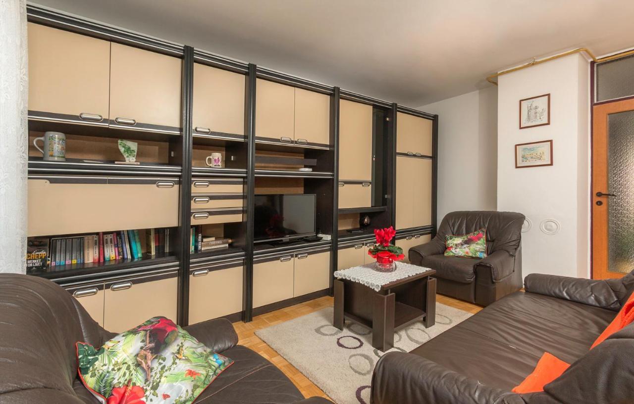Sisplac Apartment พูลา ภายนอก รูปภาพ
